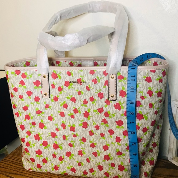 Michael Kors Tote (Authentic) - Picture 15 of 15